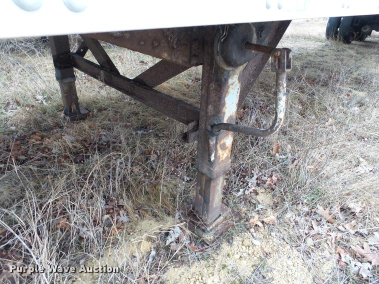 image for item DB5495 1997 Fruehauf dry van trailer