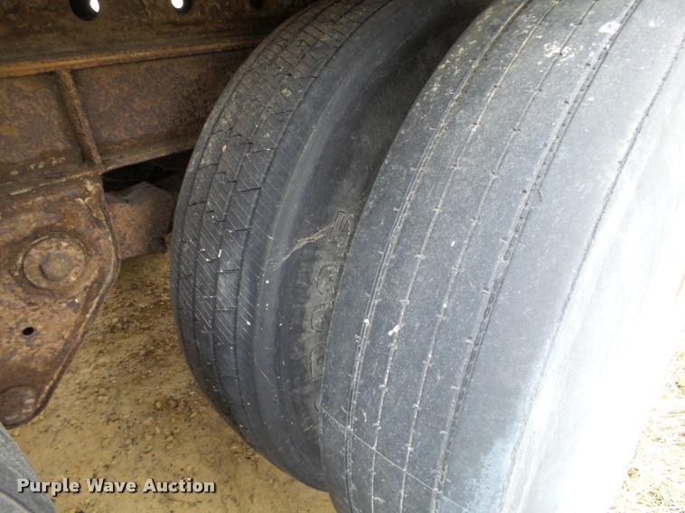 image for item DB5495 1997 Fruehauf dry van trailer