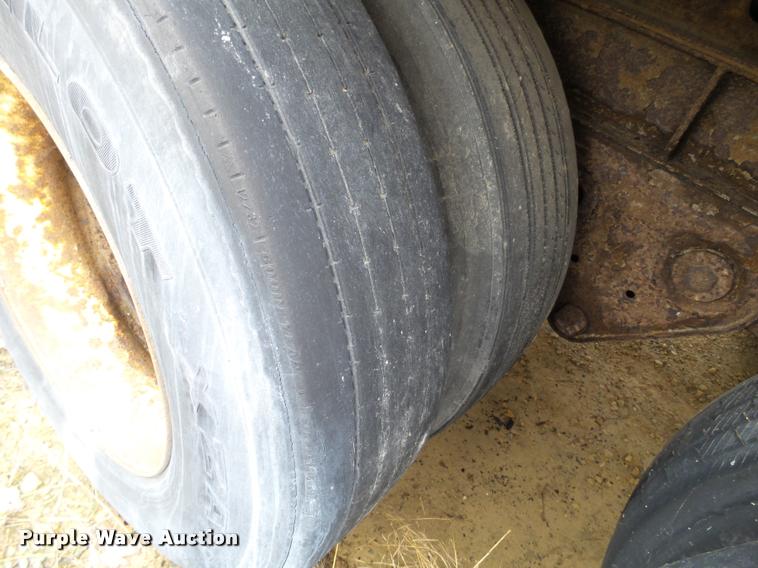 image for item DB5495 1997 Fruehauf dry van trailer