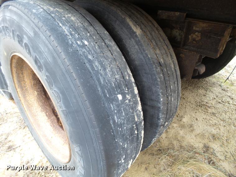 image for item DB5495 1997 Fruehauf dry van trailer