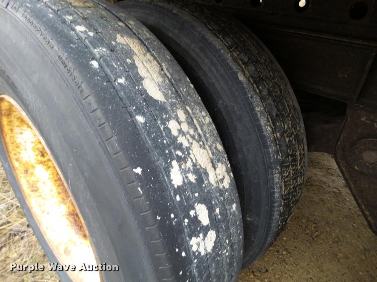 image for item DB5495 1997 Fruehauf dry van trailer