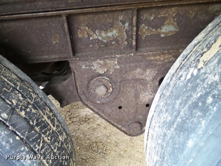 image for item DB5495 1997 Fruehauf dry van trailer