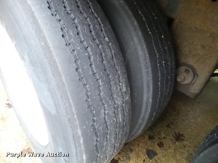 image for item DB5496 2004 Great Dane dry van trailer