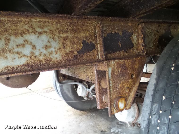 image for item DB5497 1984 Fruehauf dry van trailer