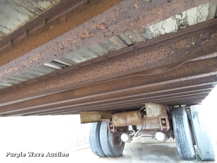 image for item DB5497 1984 Fruehauf dry van trailer