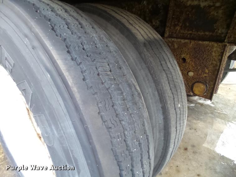 image for item DB5497 1984 Fruehauf dry van trailer