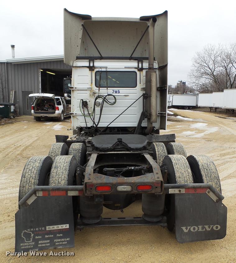 image for item DB5499 2008 Volvo VNL semi truck