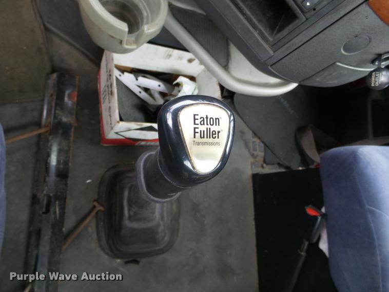 image for item DB5499 2008 Volvo VNL semi truck