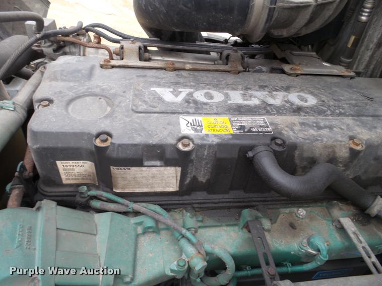 image for item DB5499 2008 Volvo VNL semi truck