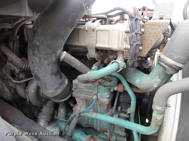 image for item DB5499 2008 Volvo VNL semi truck