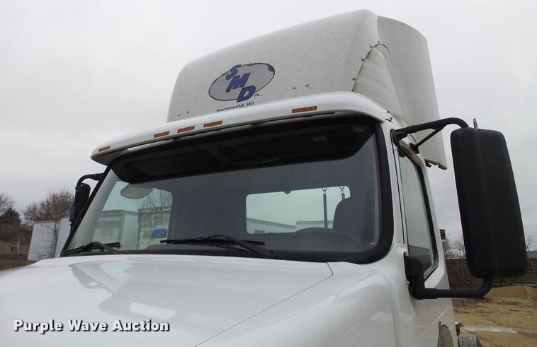 image for item DB5499 2008 Volvo VNL semi truck