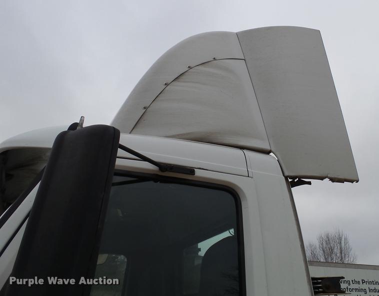 image for item DB5499 2008 Volvo VNL semi truck
