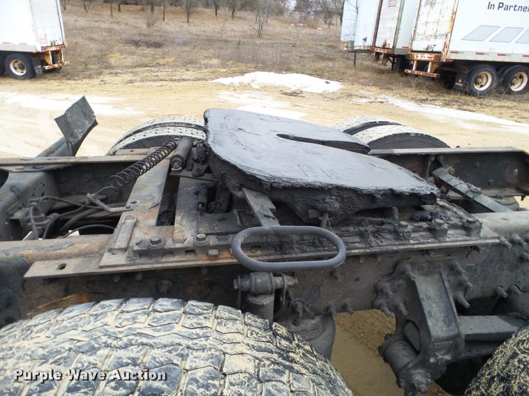 image for item DB5499 2008 Volvo VNL semi truck