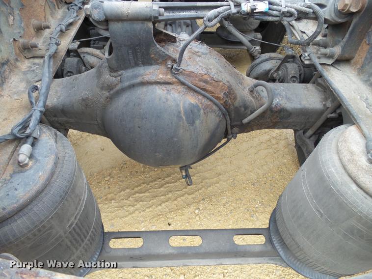 image for item DB5499 2008 Volvo VNL semi truck