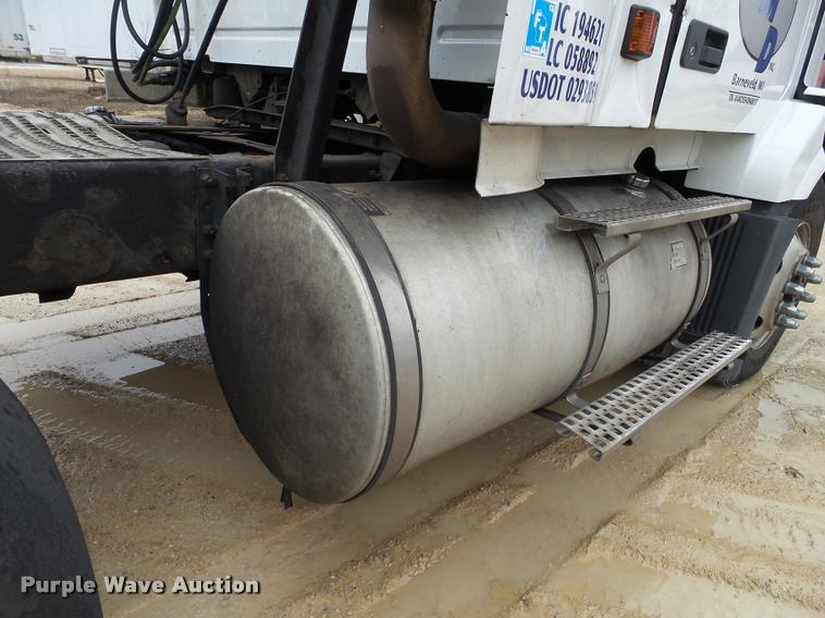 image for item DB5499 2008 Volvo VNL semi truck