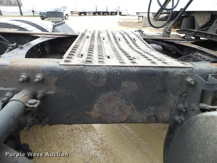 image for item DB5499 2008 Volvo VNL semi truck