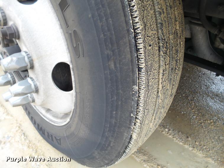 image for item DB5499 2008 Volvo VNL semi truck