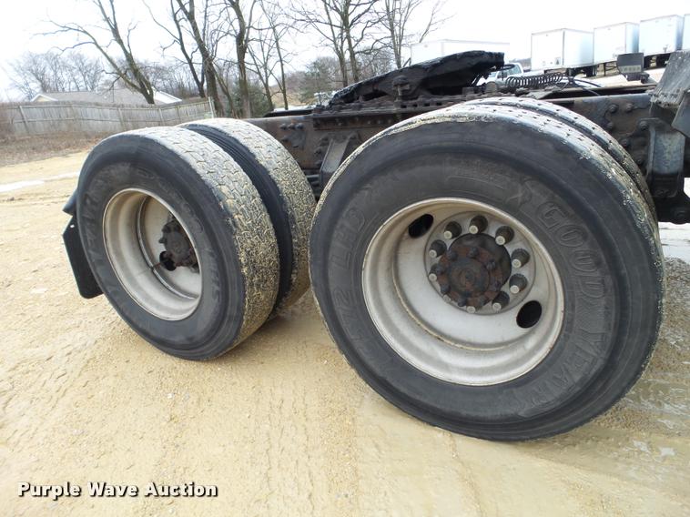 image for item DB5499 2008 Volvo VNL semi truck