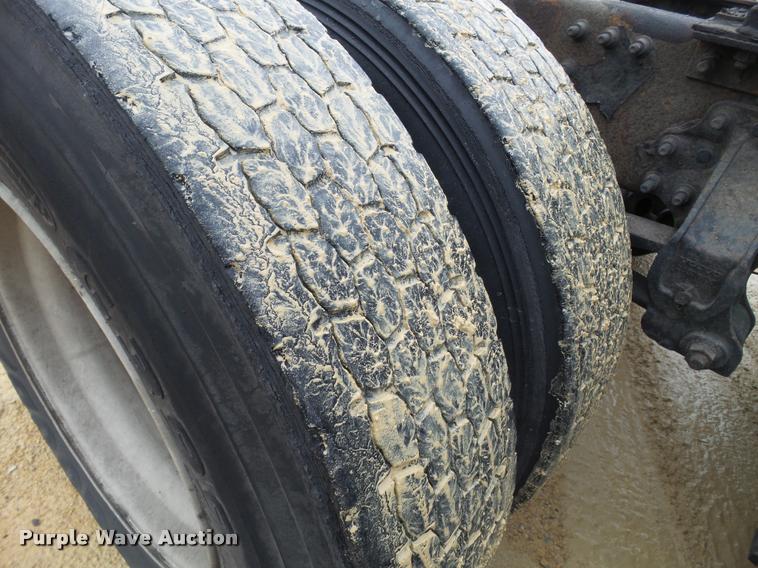 image for item DB5499 2008 Volvo VNL semi truck