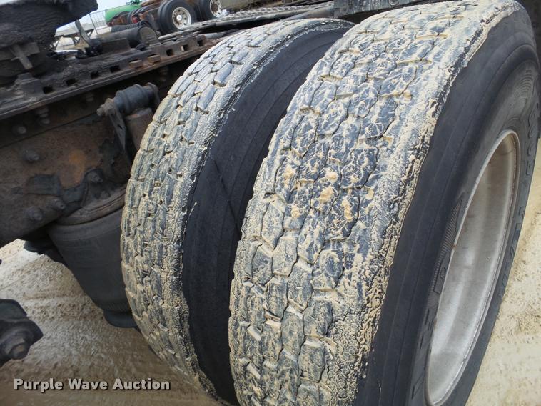 image for item DB5499 2008 Volvo VNL semi truck