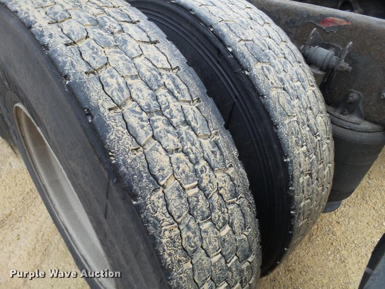 image for item DB5499 2008 Volvo VNL semi truck