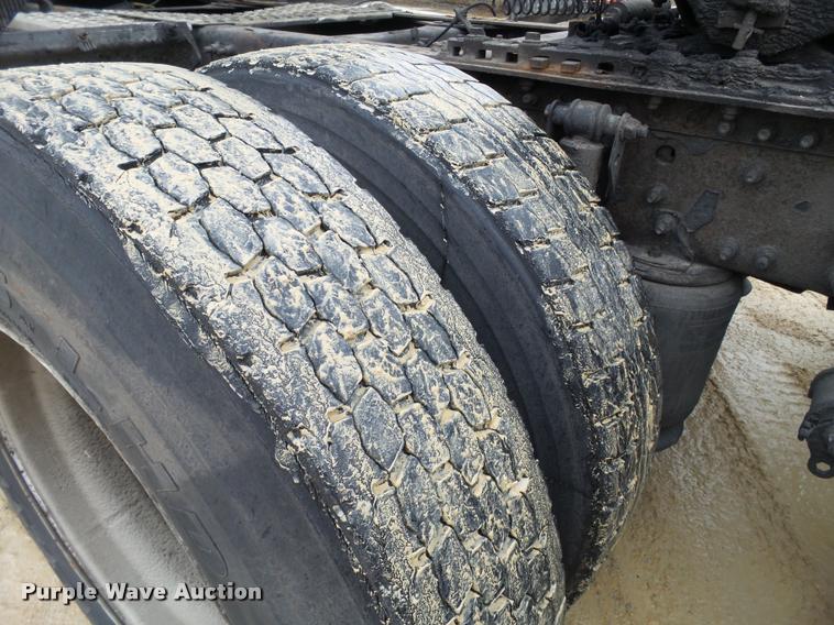 image for item DB5499 2008 Volvo VNL semi truck