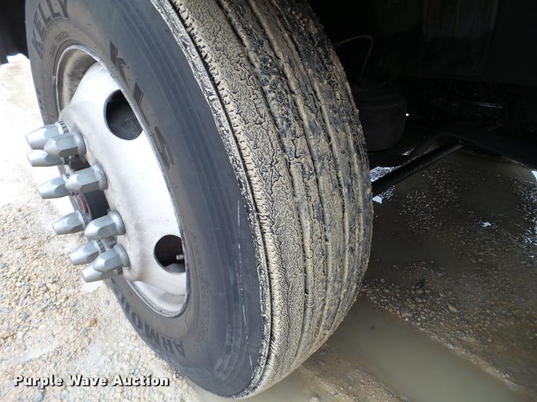 image for item DB5499 2008 Volvo VNL semi truck