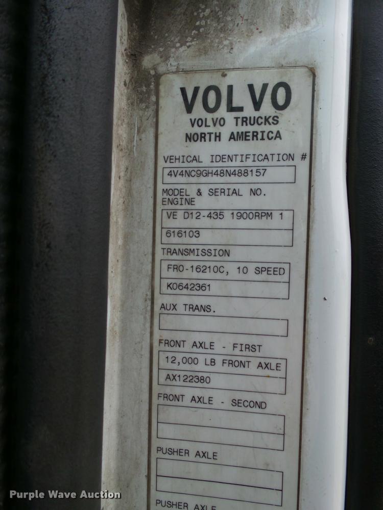 image for item DB5499 2008 Volvo VNL semi truck