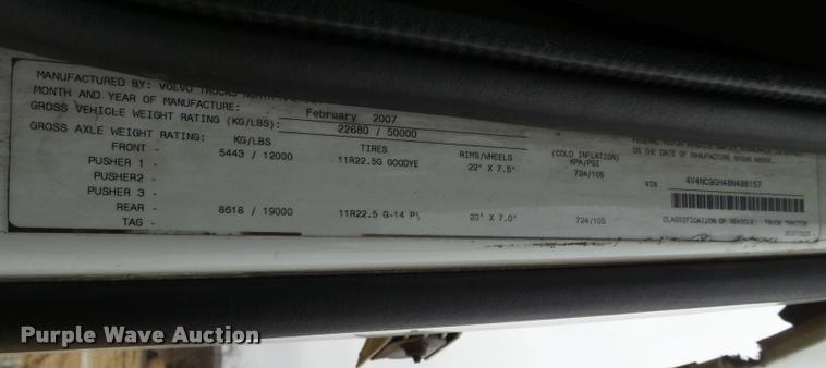 image for item DB5499 2008 Volvo VNL semi truck