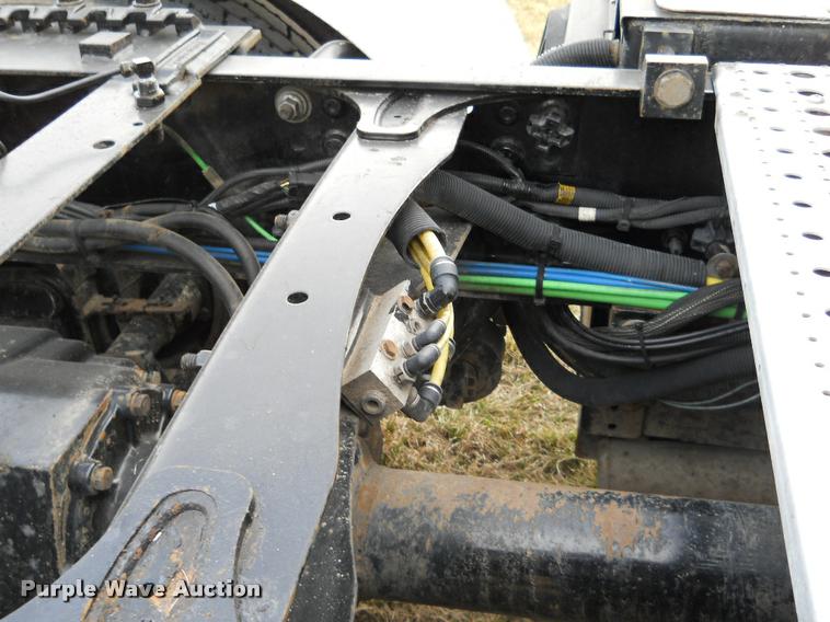 image for item F1572 2009 Freightliner Cascadia semi truck