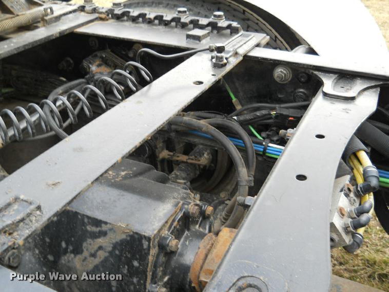 image for item F1572 2009 Freightliner Cascadia semi truck