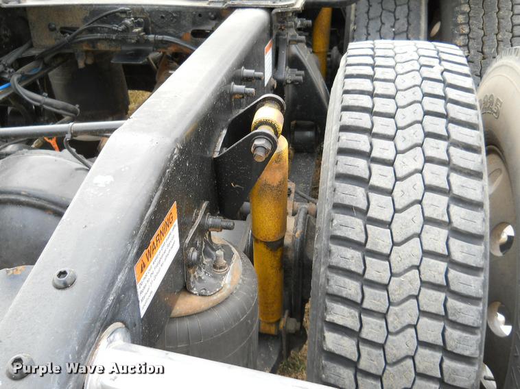 image for item F1572 2009 Freightliner Cascadia semi truck