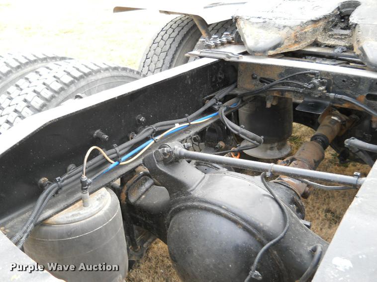 image for item F1572 2009 Freightliner Cascadia semi truck