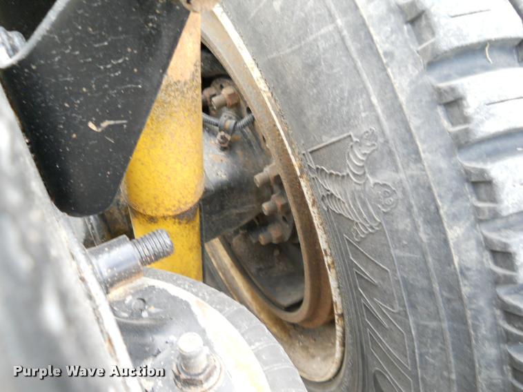 image for item F1572 2009 Freightliner Cascadia semi truck