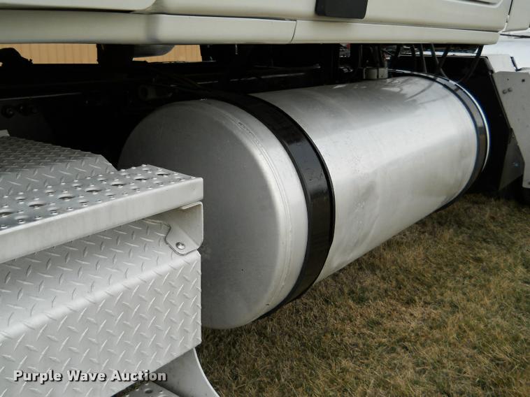 image for item F1572 2009 Freightliner Cascadia semi truck