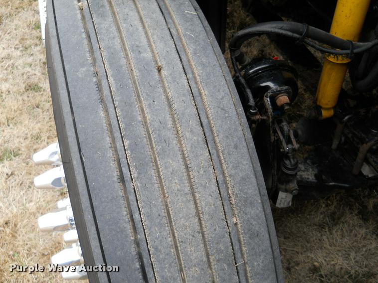 image for item F1572 2009 Freightliner Cascadia semi truck