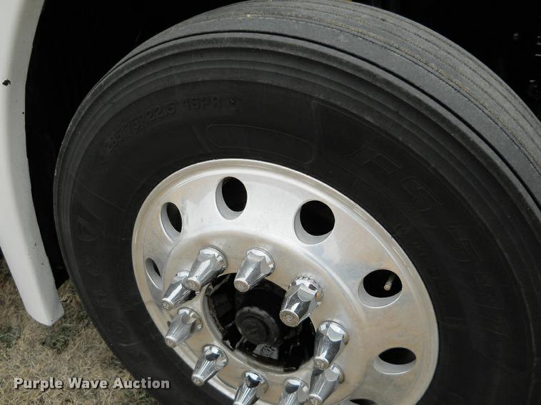 image for item F1572 2009 Freightliner Cascadia semi truck