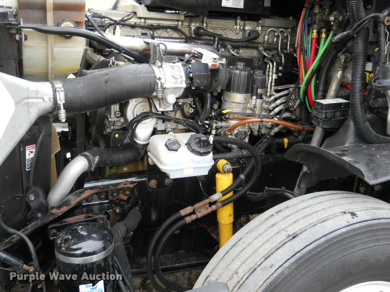 image for item F1572 2009 Freightliner Cascadia semi truck