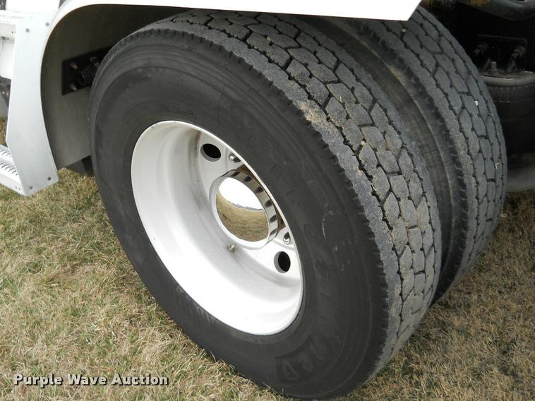 image for item F1572 2009 Freightliner Cascadia semi truck