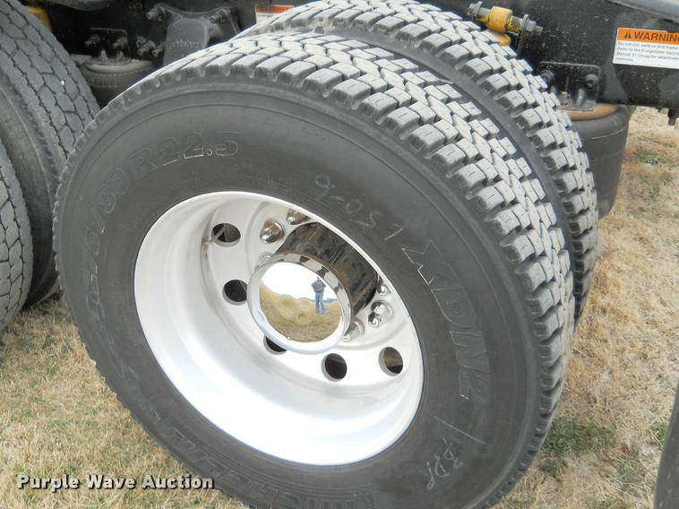 image for item F1572 2009 Freightliner Cascadia semi truck