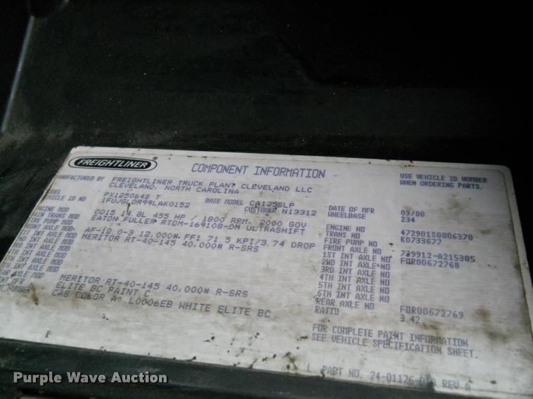 image for item F1572 2009 Freightliner Cascadia semi truck