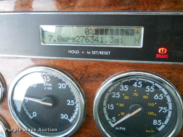 image for item F1572 2009 Freightliner Cascadia semi truck