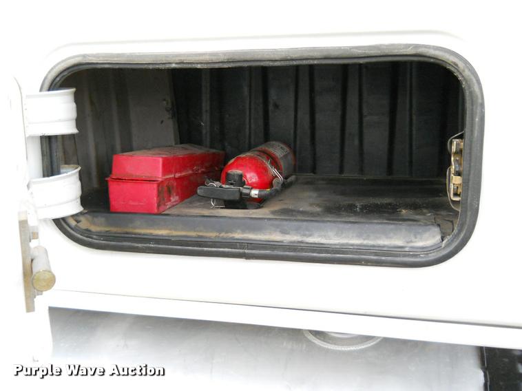 image for item F1572 2009 Freightliner Cascadia semi truck