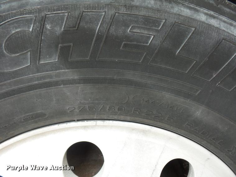 image for item J1574 2007 Volvo VNL semi truck