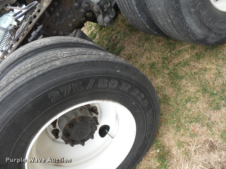 image for item J1574 2007 Volvo VNL semi truck