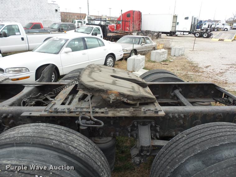 image for item J1574 2007 Volvo VNL semi truck