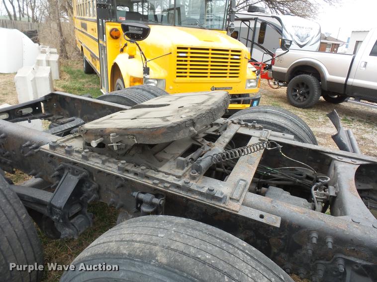 image for item J1574 2007 Volvo VNL semi truck