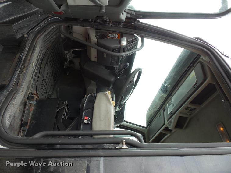 image for item J1574 2007 Volvo VNL semi truck