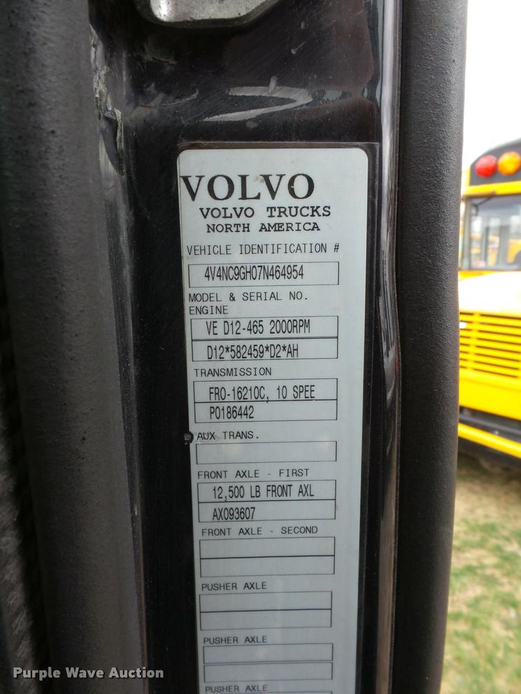 image for item J1574 2007 Volvo VNL semi truck