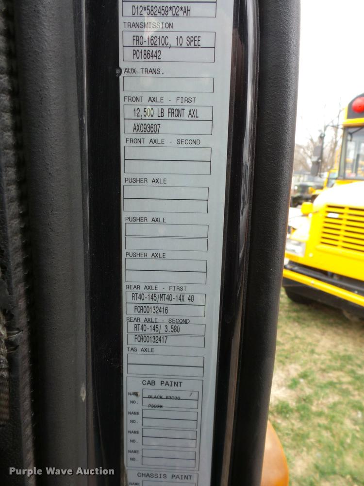 image for item J1574 2007 Volvo VNL semi truck